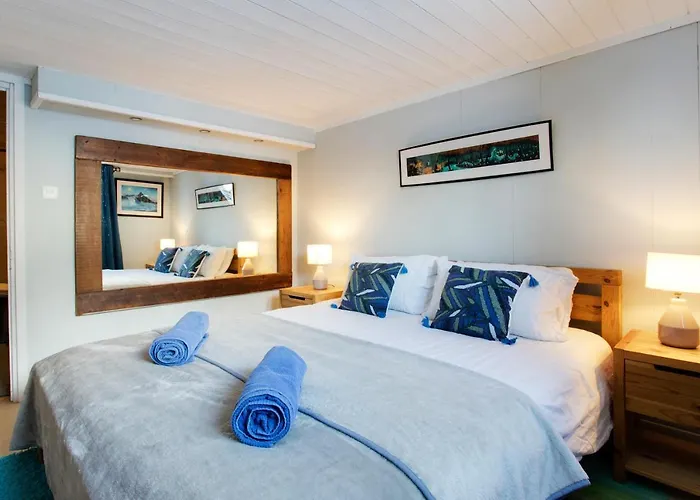 Chamonix Large Chalet, Sleeps 12, 200m2, 5 Bedroom, 4 Bathroom, Garden, Jacuzzi, Sauna