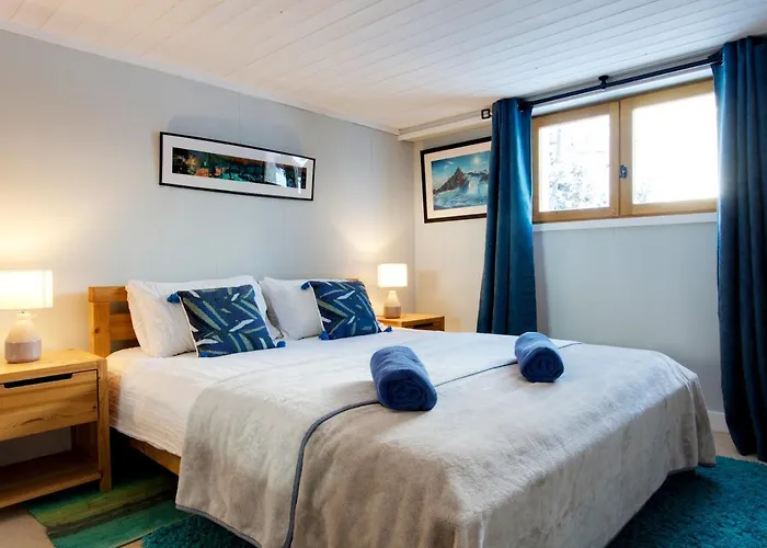 Chamonix Large Chalet, Sleeps 12, 200M2, 5 Bedroom, 4 Bathroom, Garden, Jacuzzi, Sauna
