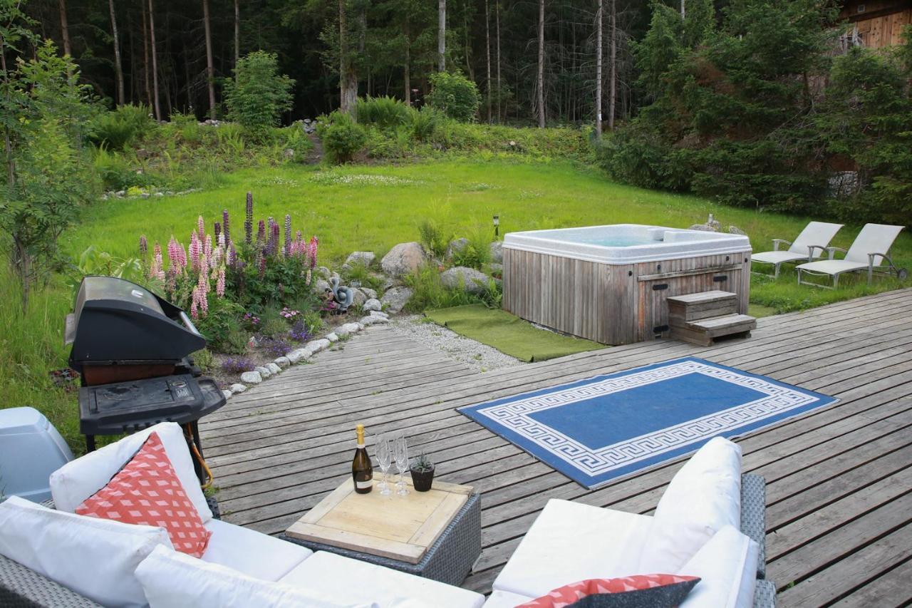 Large Chalet, Sleeps 12, 200m2, 5 Bedroom, 4 Bathroom, Garden, Jacuzzi, Sauna Chalet *