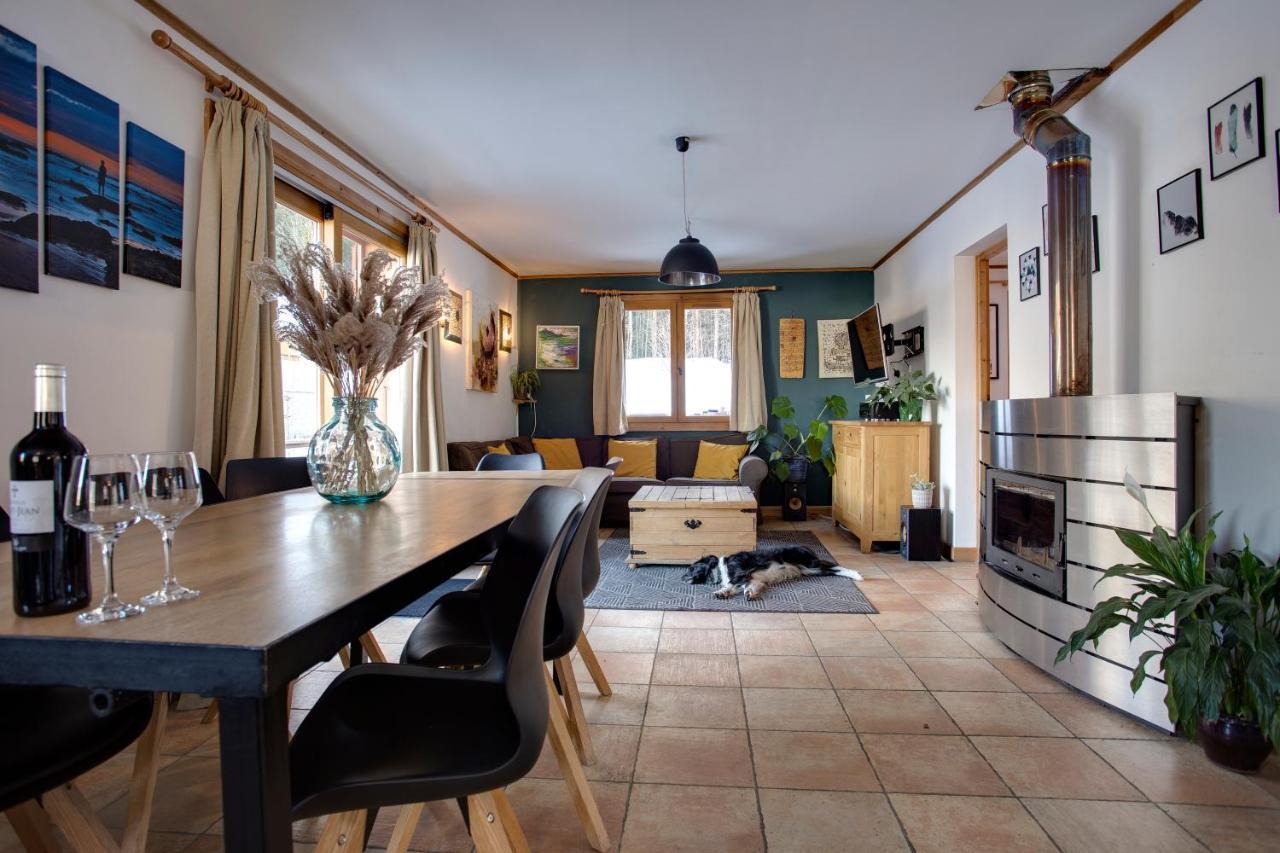 Large Chalet, Sleeps 12, 200m2, 5 Bedroom, 4 Bathroom, Garden, Jacuzzi, Sauna Chamonix