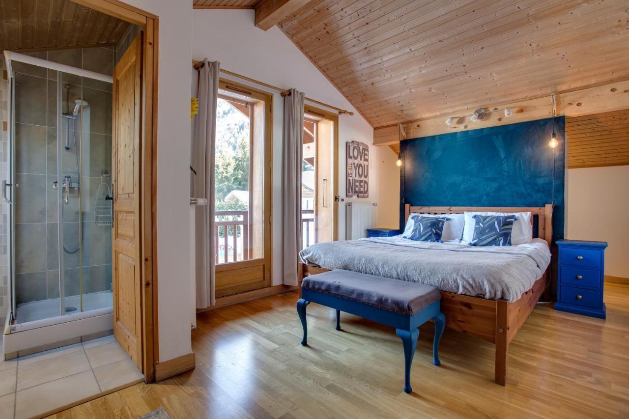 Large Chalet, Sleeps 12, 200m2, 5 Bedroom, 4 Bathroom, Garden, Jacuzzi, Sauna Chalet *